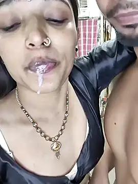 KISSING_QUEEN xxx strip on cam for live porn chat
