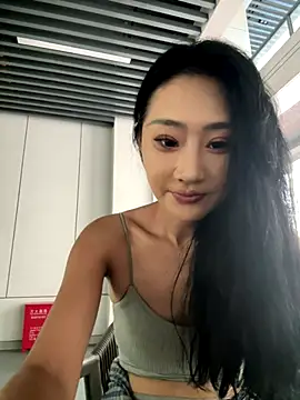 So-linger xxx strip on cam for live porn chat