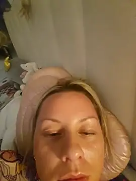 Sparkle2206 xxx strip on cam for live porn chat