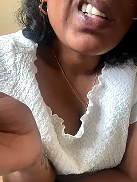 Priyadevi17 xxx strip on cam for live porn chat