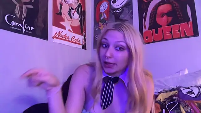 Trixibby19 xxx strip on cam for live porn chat