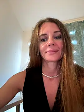 LucieMack xxx strip on cam for live porn chat