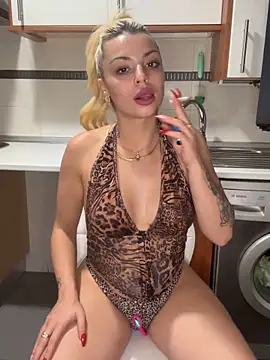 Noeliagglow xxx strip on cam for live porn chat