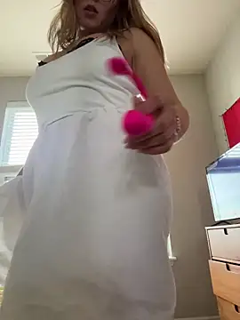 AllesandraLove xxx strip on cam for live porn chat