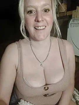 Bouncy-Bella28X xxx strip on cam for live porn chat