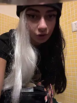 Piccolaflo xxx strip on cam for live porn chat