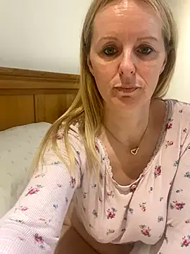 Madamlillyrose xxx strip on cam for live porn chat