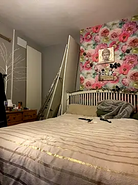 Sassylady xxx strip on cam for live porn chat