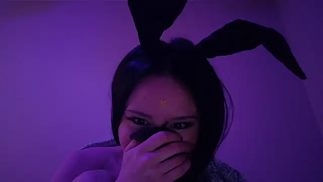 Luvvivii xxx strip on cam for live porn chat