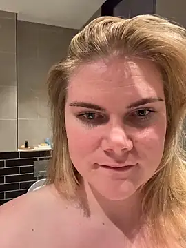 SexyBlondJoanna xxx strip on cam for live porn chat