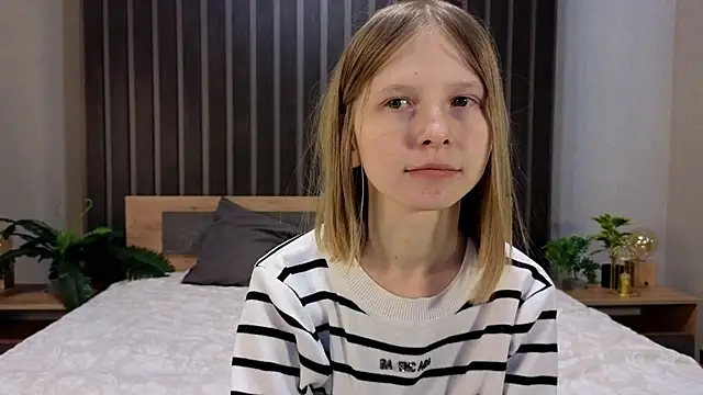 EssieVogel xxx strip on cam for live porn chat