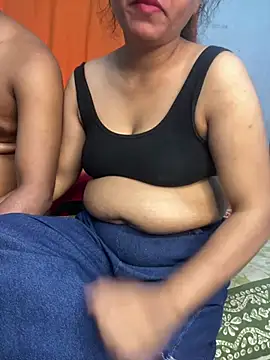 Little-Queen xxx strip on cam for live porn chat