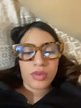Romyamo xxx strip on cam for live porn chat