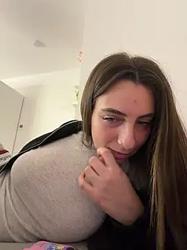 CuteJuliaa xxx strip on cam for live porn chat