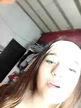 Dieciochoyundia xxx strip on cam for live porn chat
