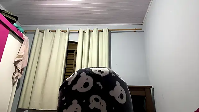 IvyDesirer xxx strip on cam for live porn chat