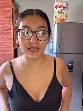 Sexyedith09 xxx strip on cam for live porn chat