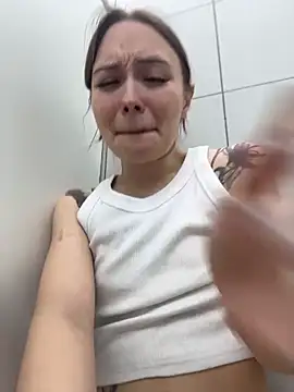 EliteBitch xxx strip on cam for live porn chat