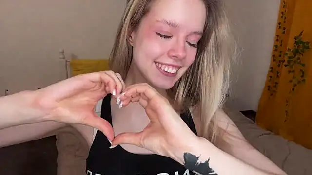Catrinee xxx strip on cam for live porn chat