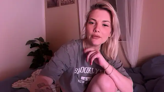 Foxy__Bite xxx strip on cam for live porn chat