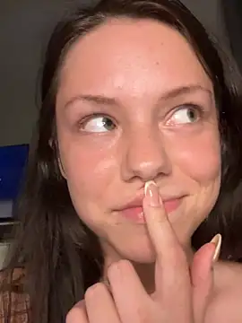 Lilbbyily xxx strip on cam for live porn chat