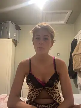 Quirkyprincess xxx strip on cam for live porn chat