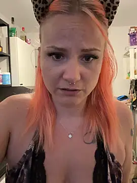 Fiebie_licious_ xxx strip on cam for live porn chat