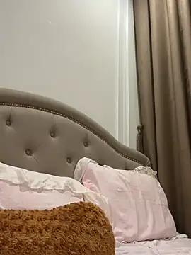 Queen-of-Love xxx strip on cam for live porn chat