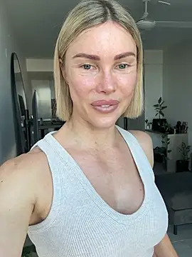 Raeparks xxx strip on cam for live porn chat